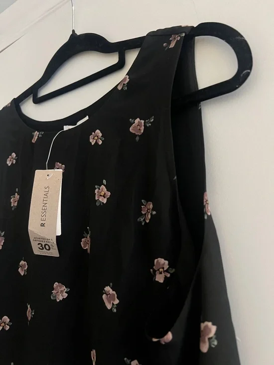 Reitmans R Essentials Black Floral Tank - Picture 2 of 11